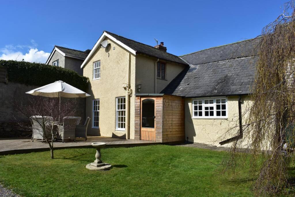 Cross Keys Cottage Holiday Let Bishop's Castle Exterior photo